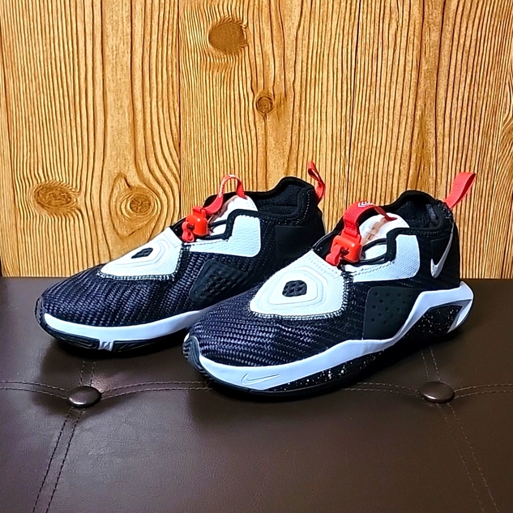 Nike LeBron Soldier 14